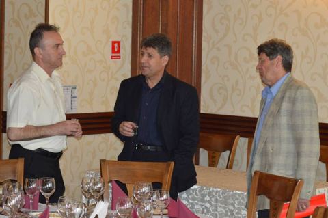 Membri ai Clubului Aristocratic Rapid la o întâlnire a clubului, fotografia 7
