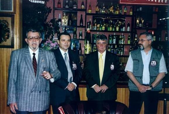 Membri ai Consiliului Director la lansarea clubului, 2001